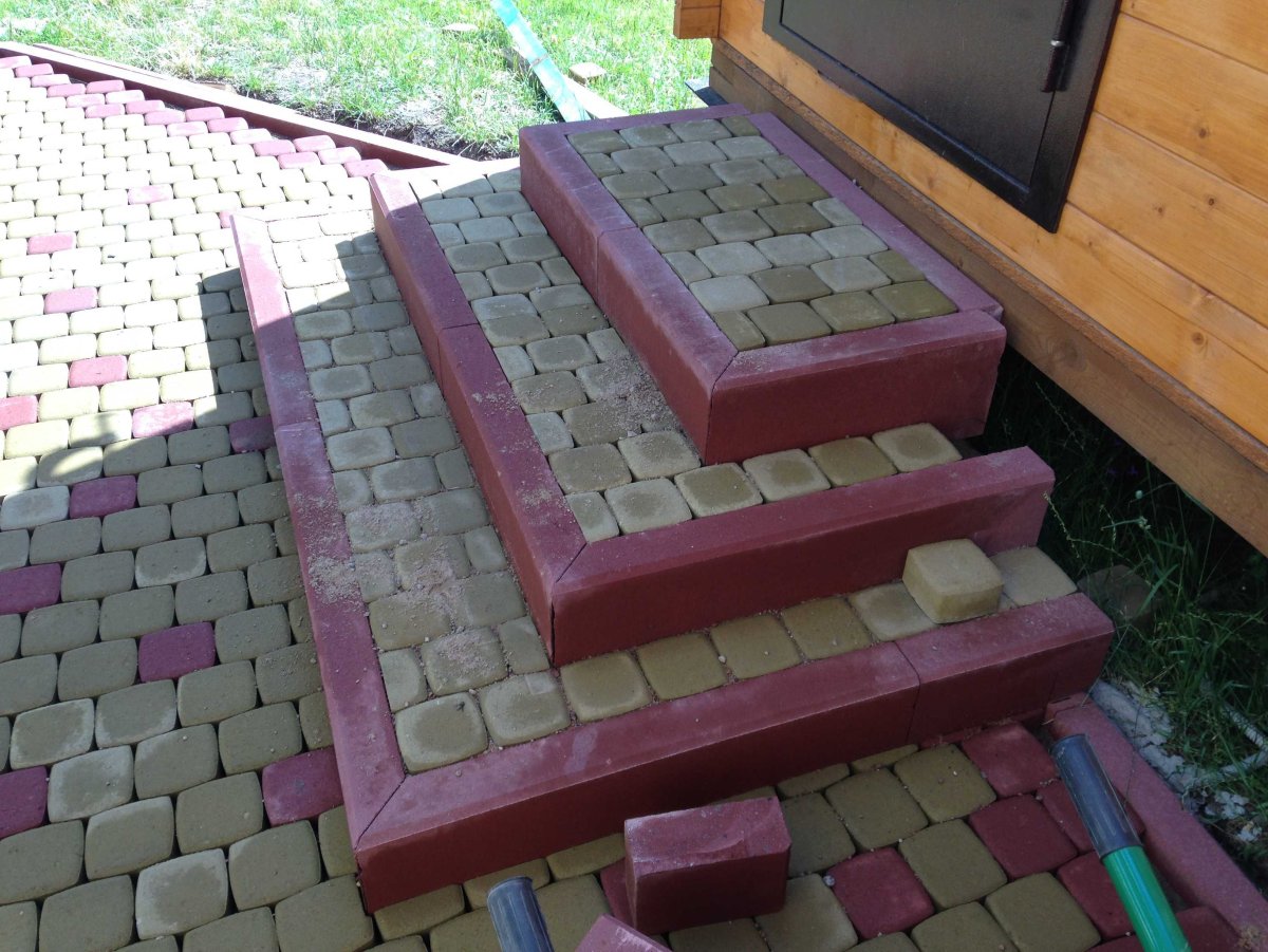 Крыльцо из тротуарной плитки