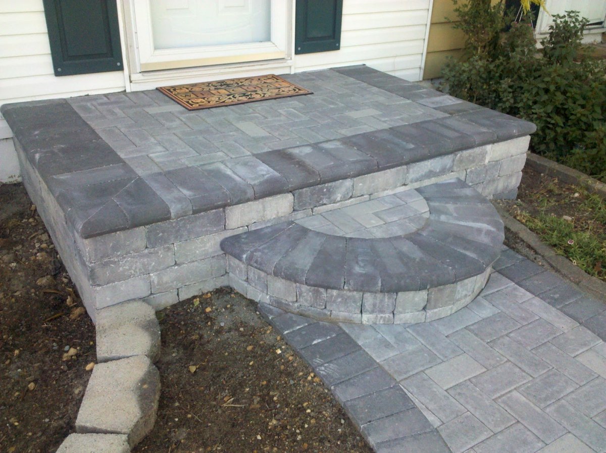 Крыльцо из бетонной плитки