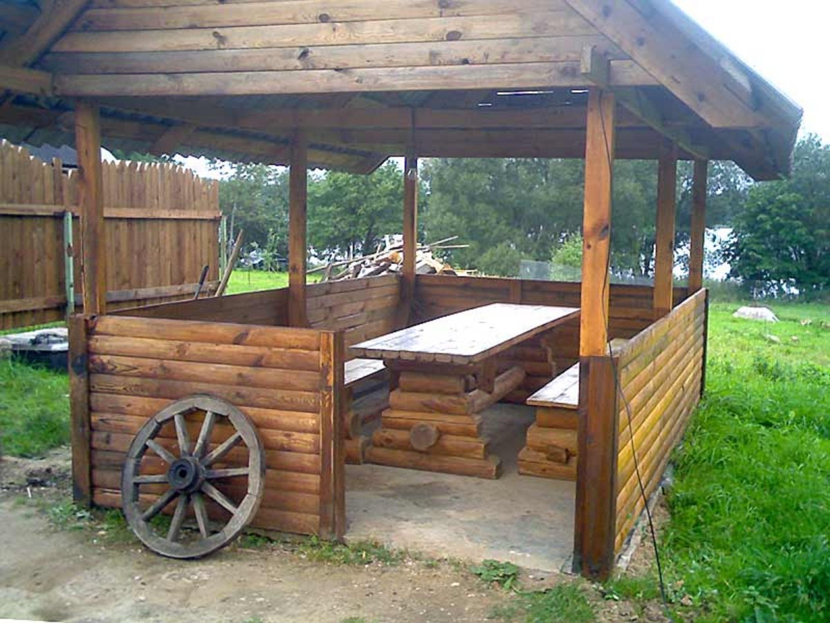 Беседка из горбыля