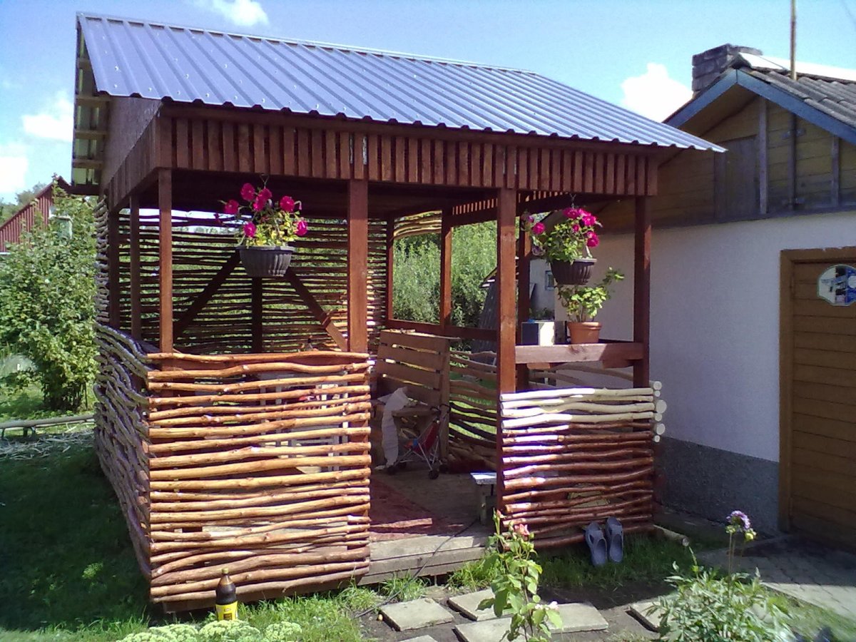 Беседки из старых материалов