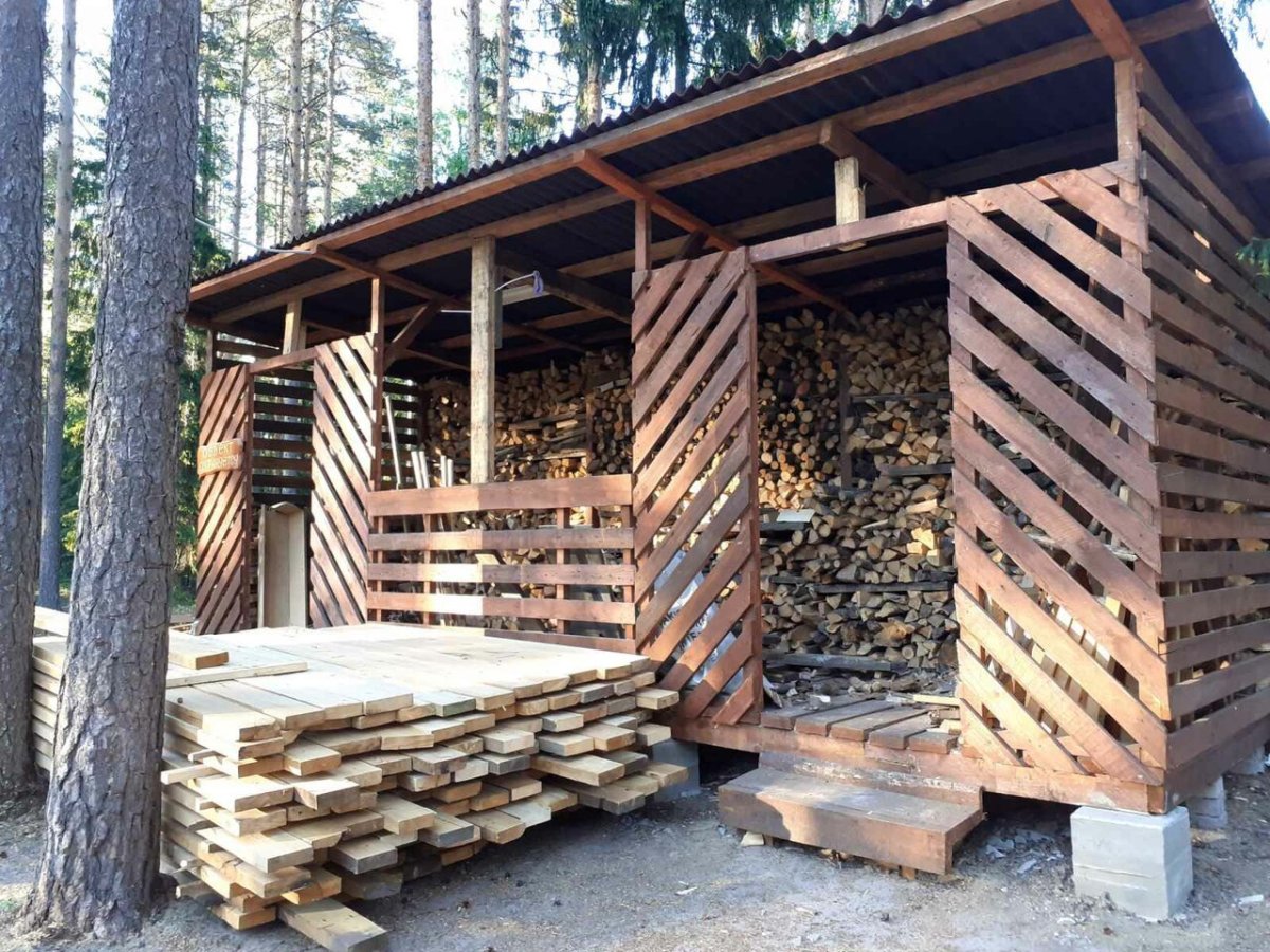 Сарай с дровяником