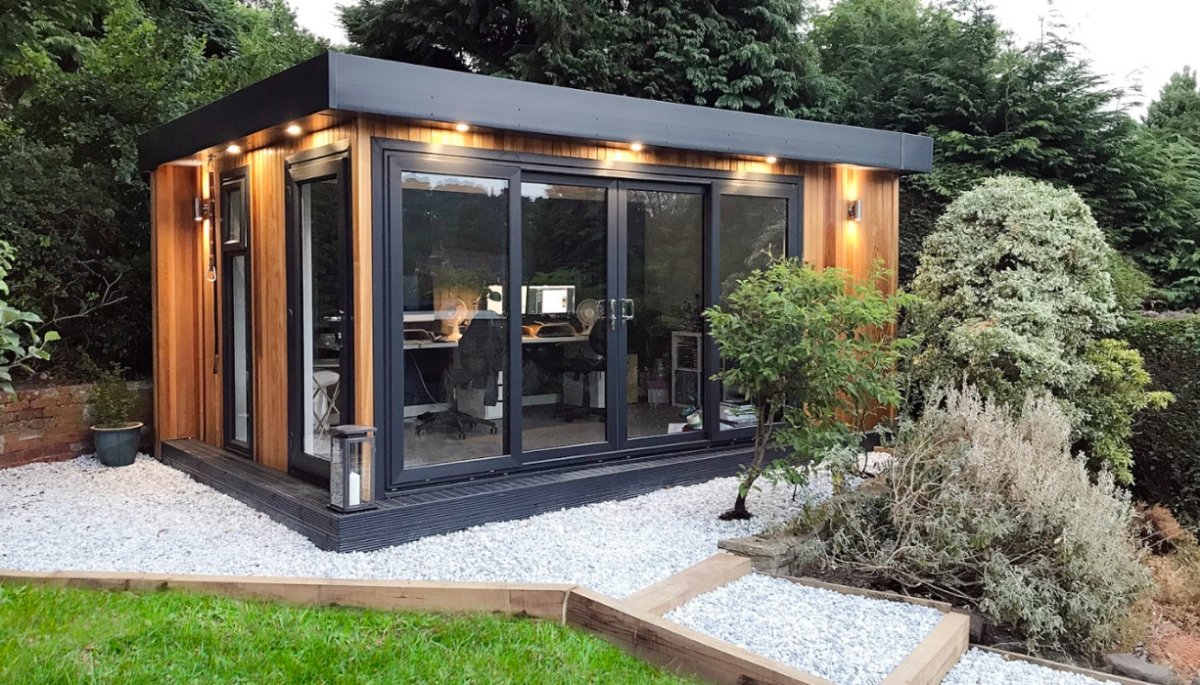 Современные беседки с панорамным остеклением