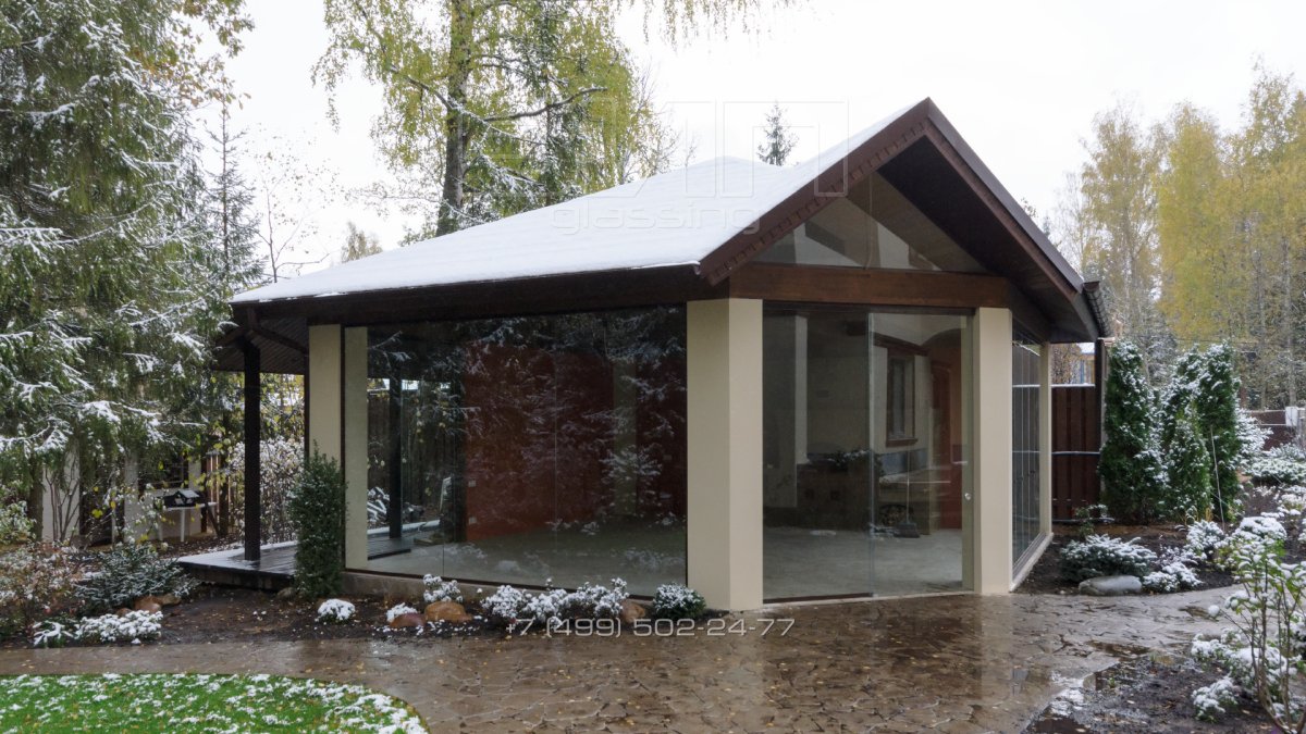 Баня с беседкой с панорамными окнами
