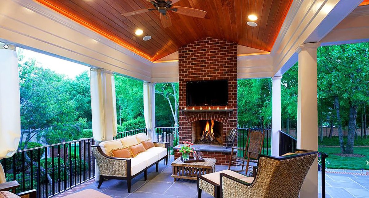 Коттедж с верандой