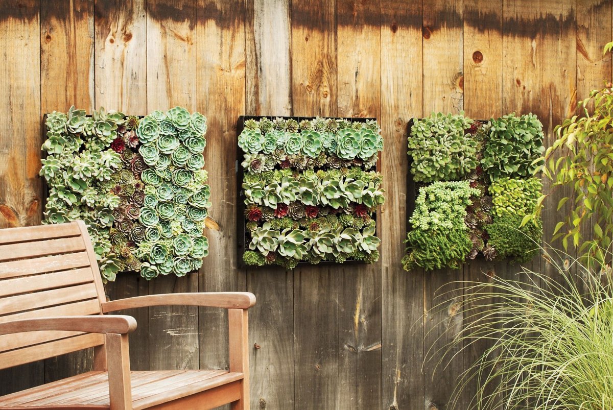 Декор забора на даче