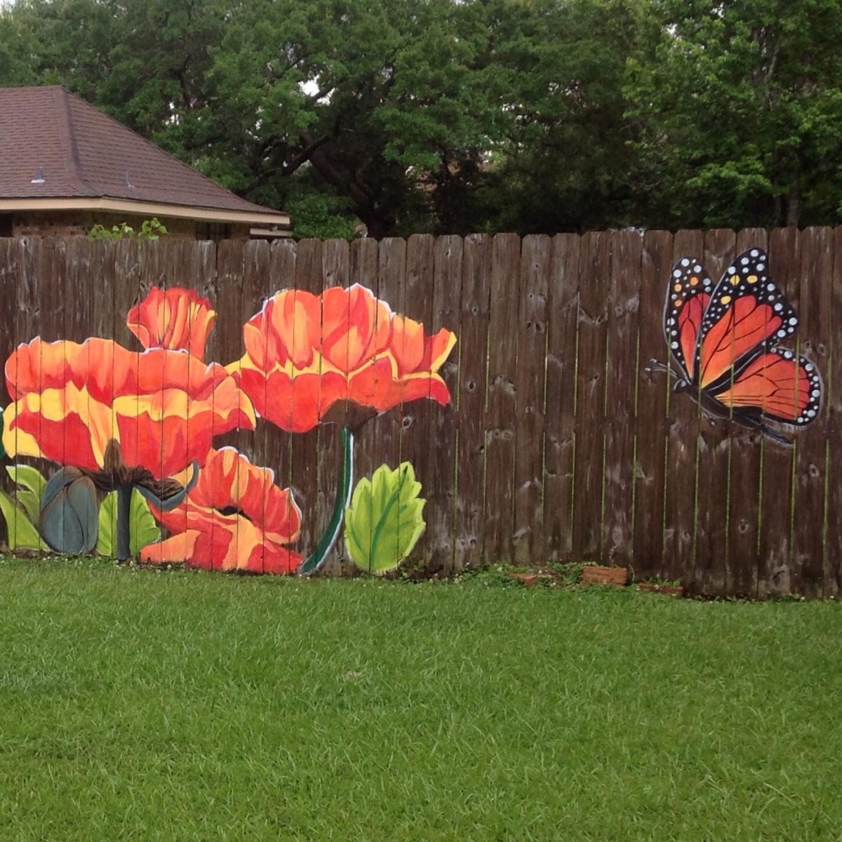 Украшение забора на даче