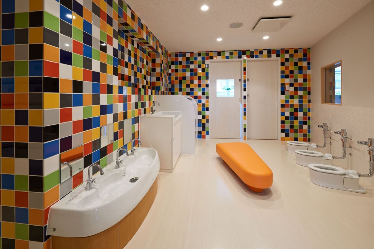 Современная детская ванная комната