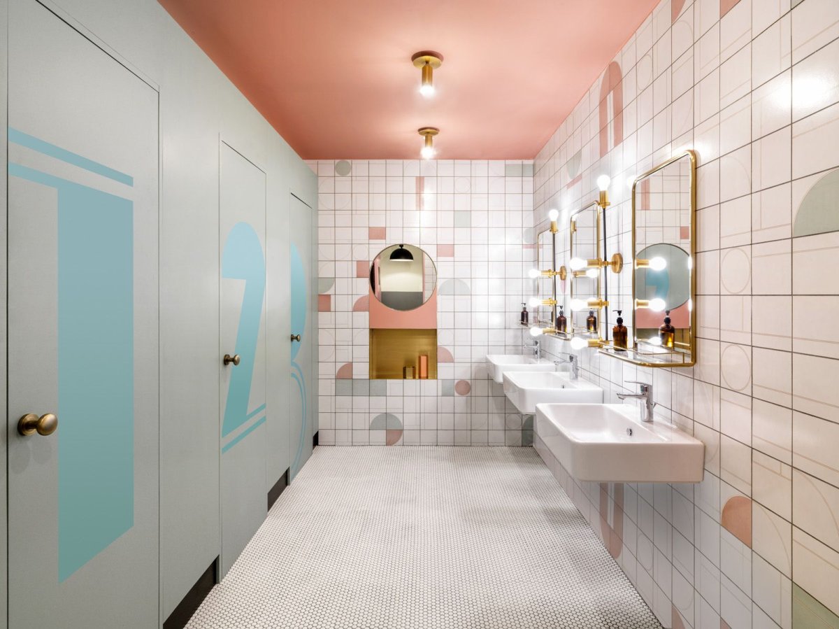 Общественная ванная комната