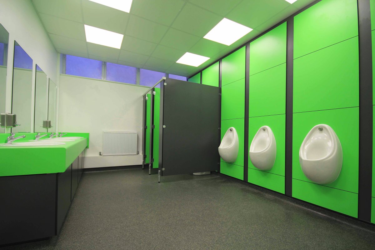 Туалетная комната в школе