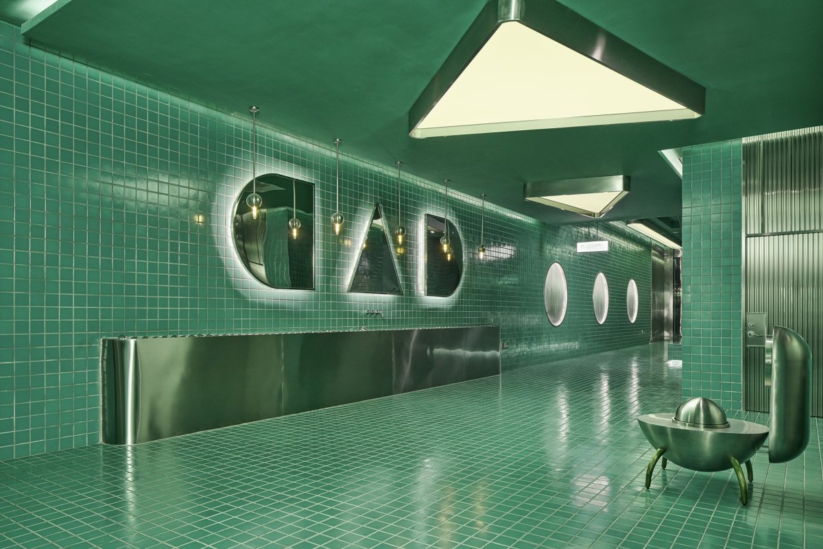 Унитаз в торговом центре