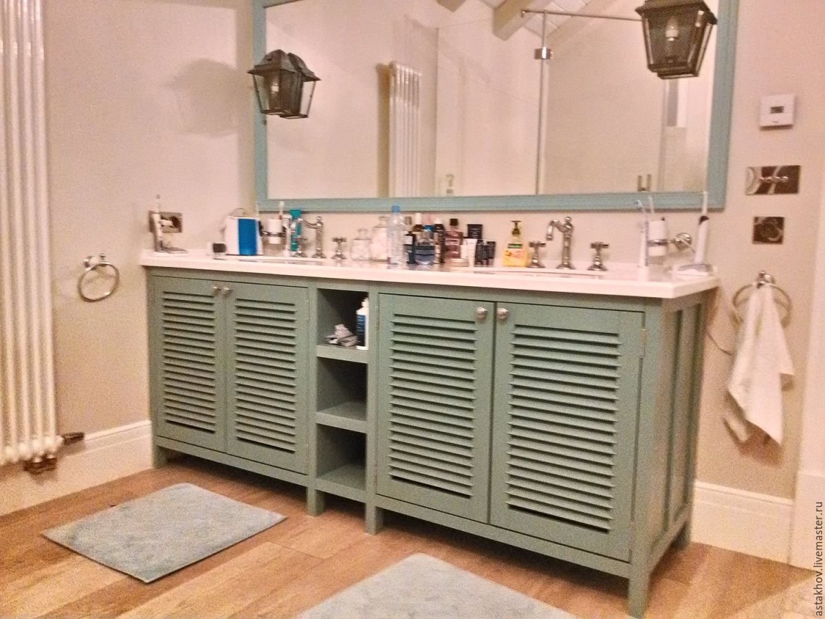 Кухонная мебель с жалюзийными дверцами