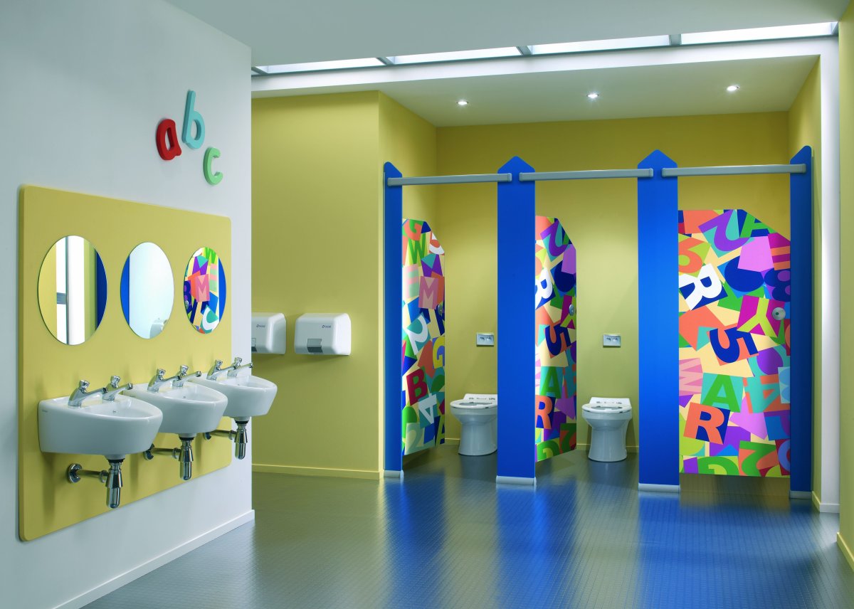 Детский санузел в школе