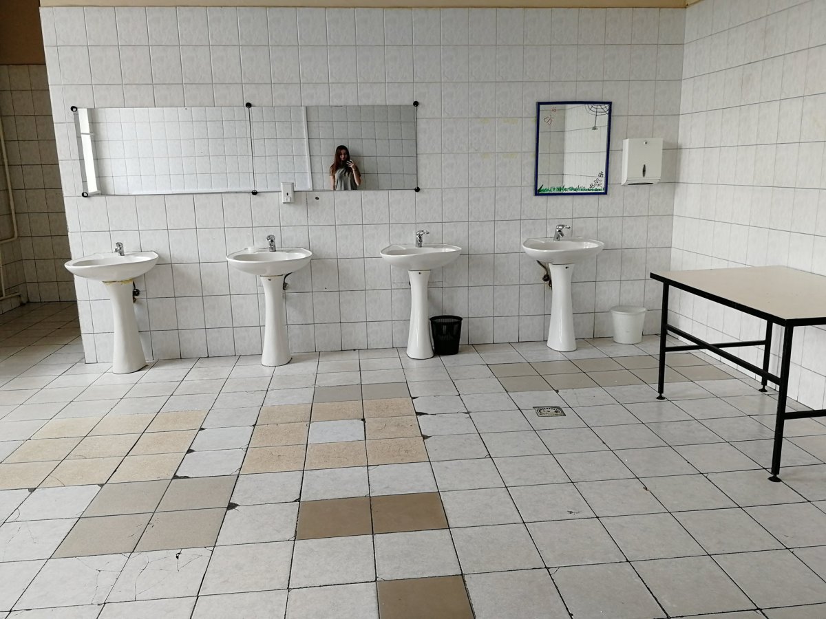 Школьный туалет красивый