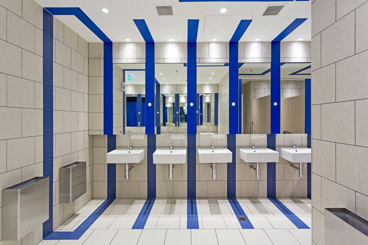 Туалет в общественном здании