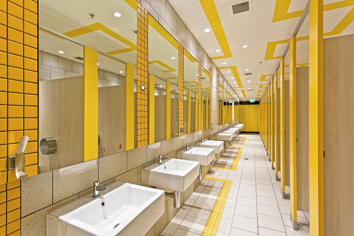 Современный общественный туалет