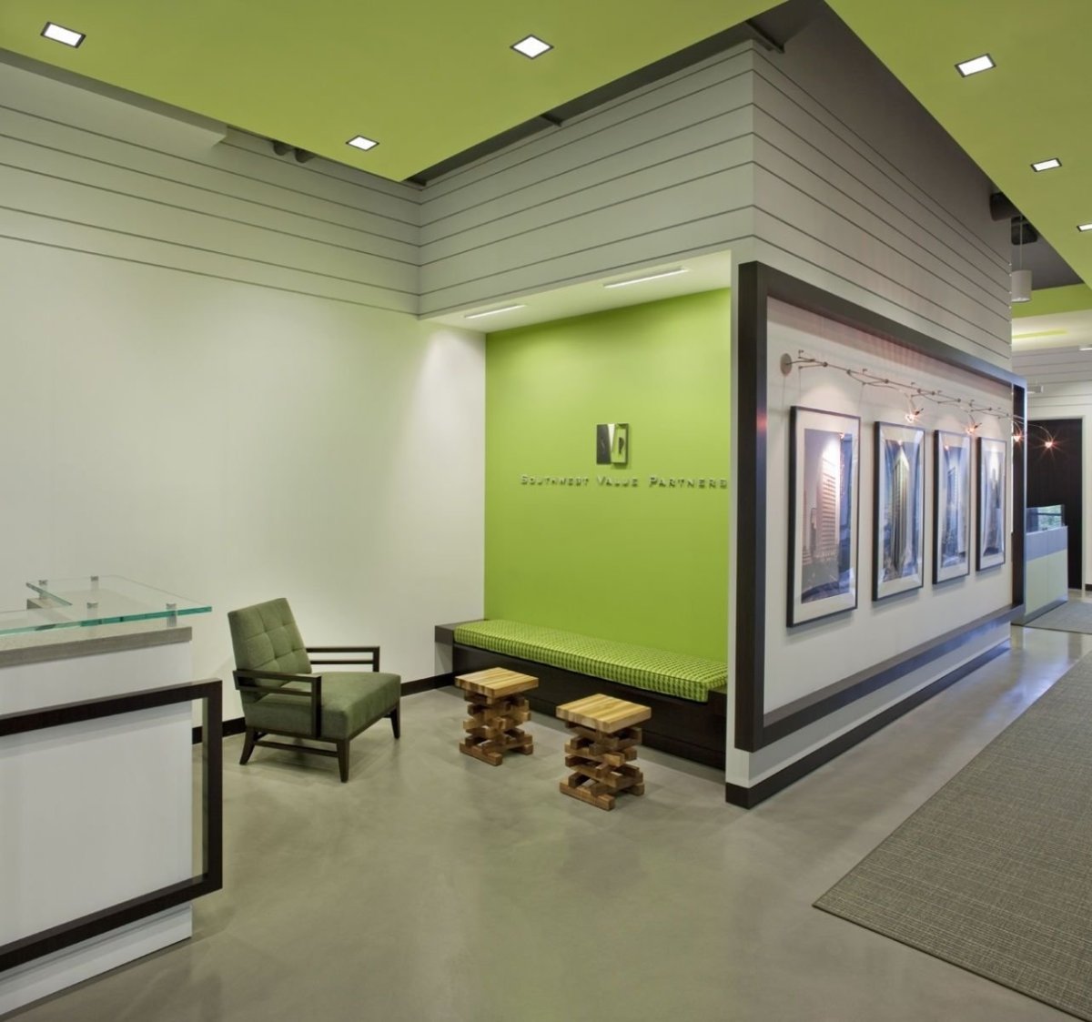 Офис продаж интерьер