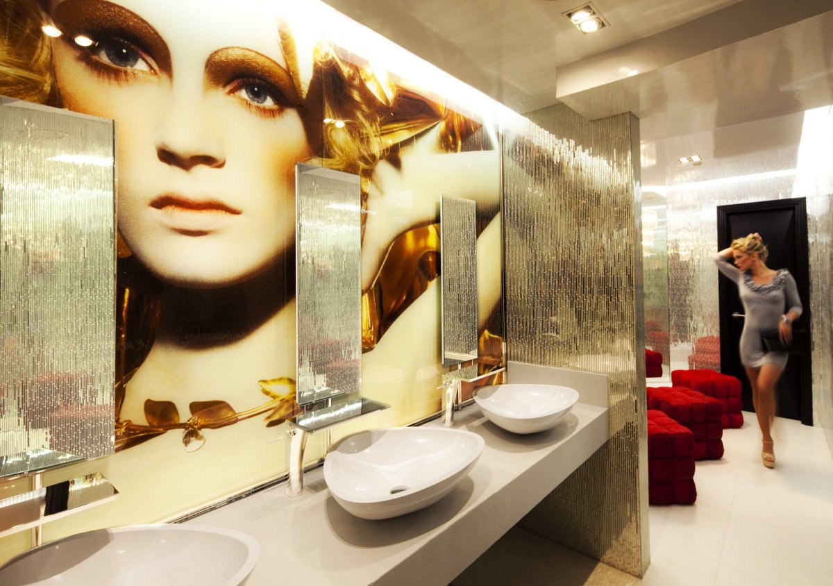 Красивые туалетные комнаты в ресторанах