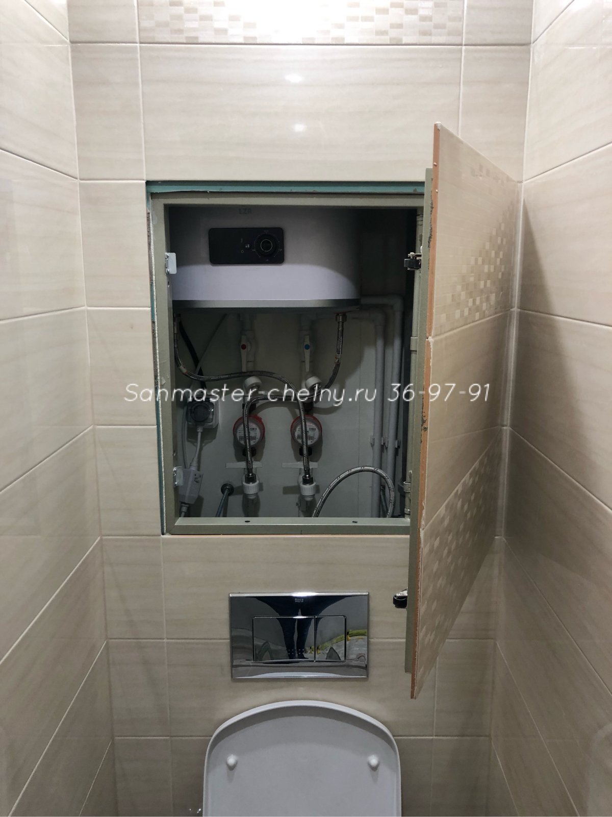 Водонагреватель в туалете с инсталляцией