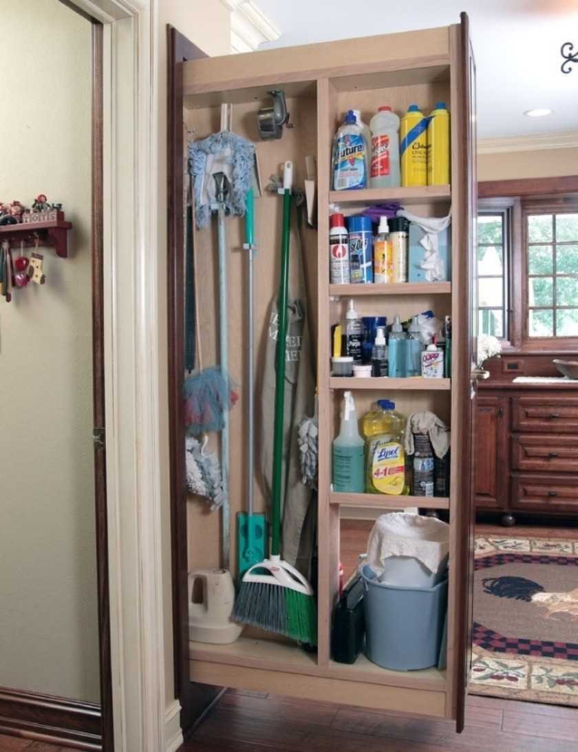 Шкаф для хозяйственных принадлежностей