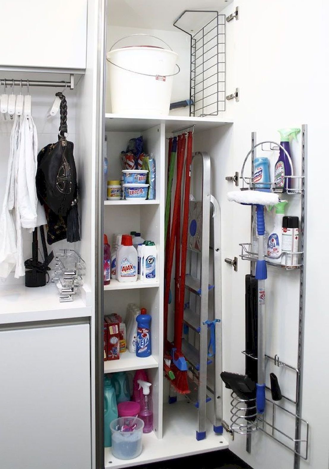 Шкаф для хозяйственного инвентаря