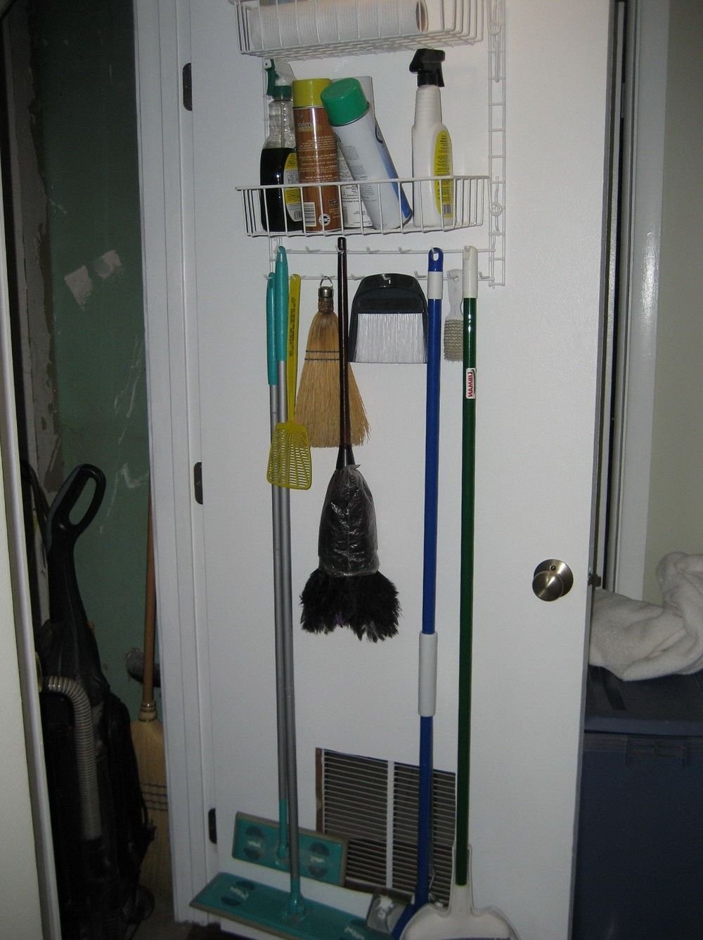 Шкаф для швабры