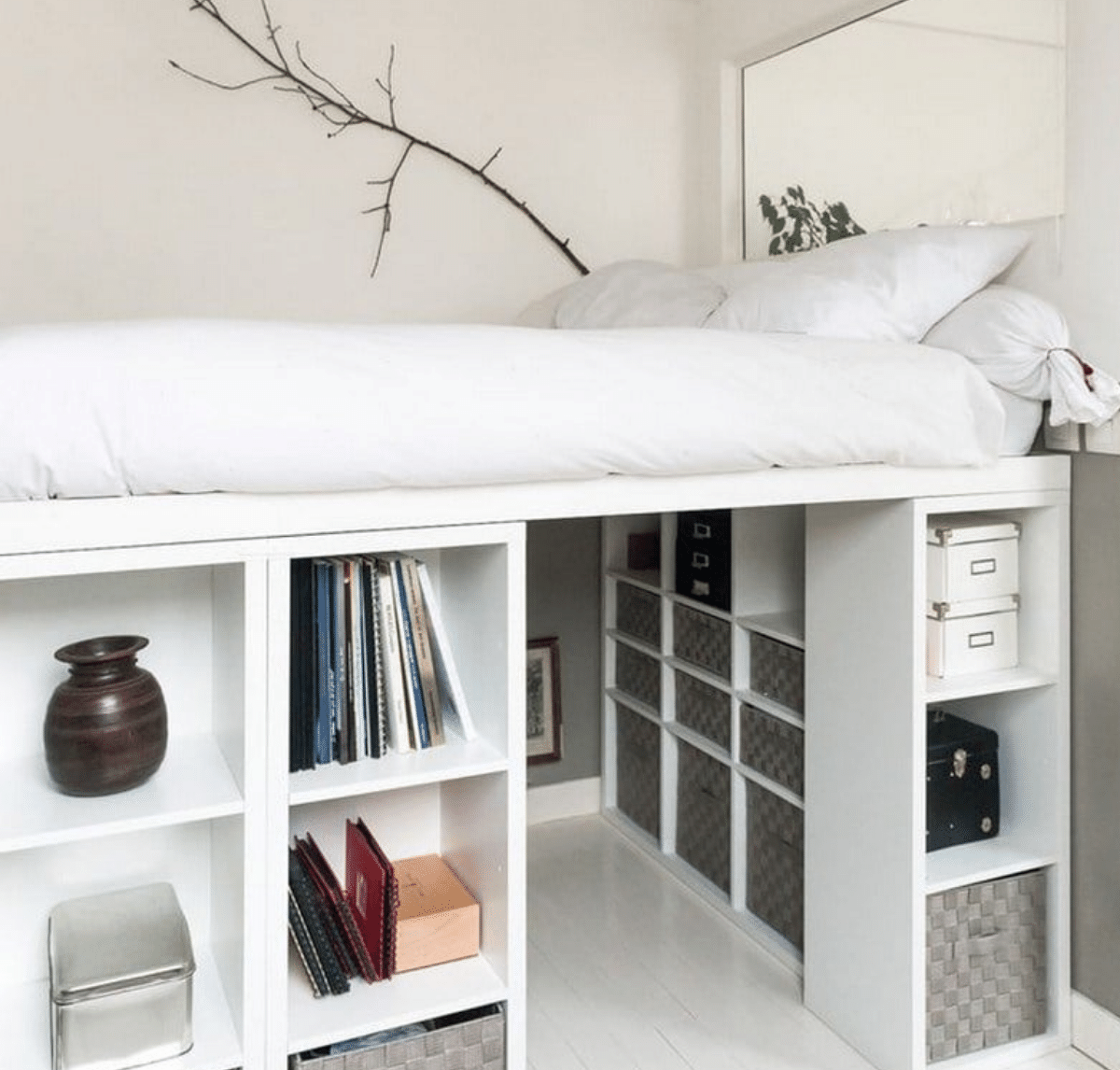 Гардеробная под кроватью