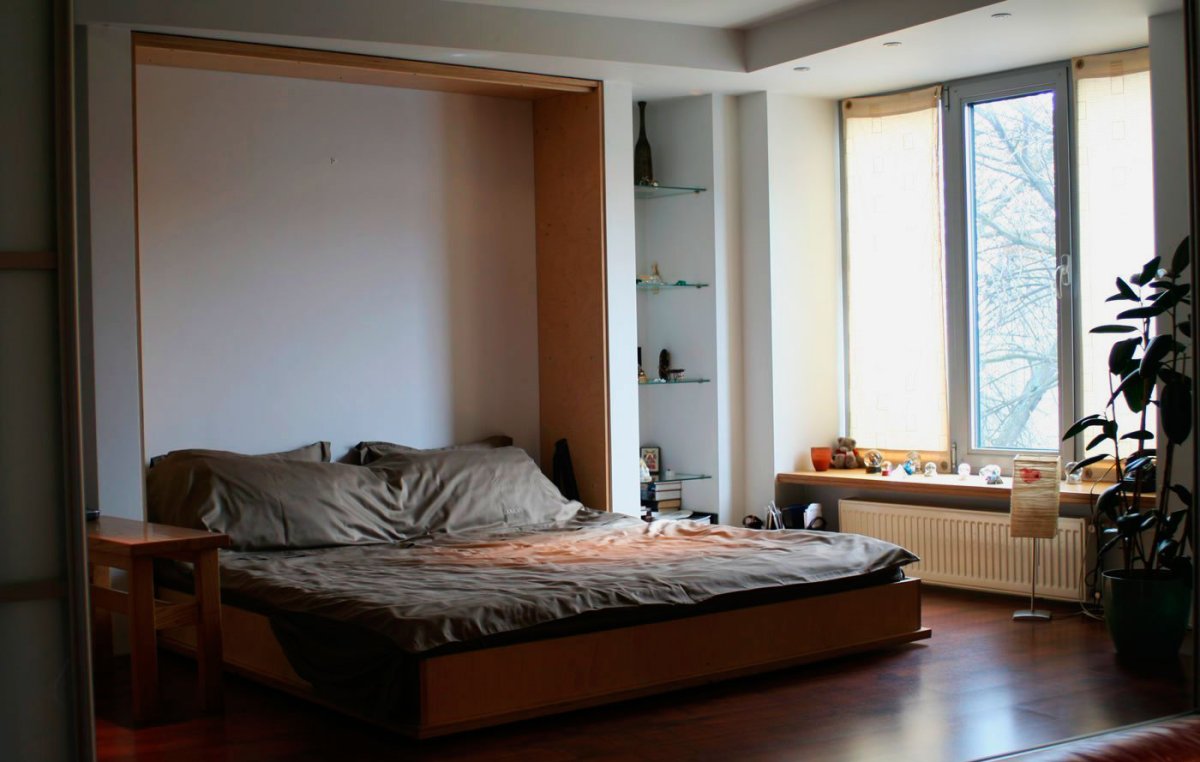 Кровать скрытая в стене