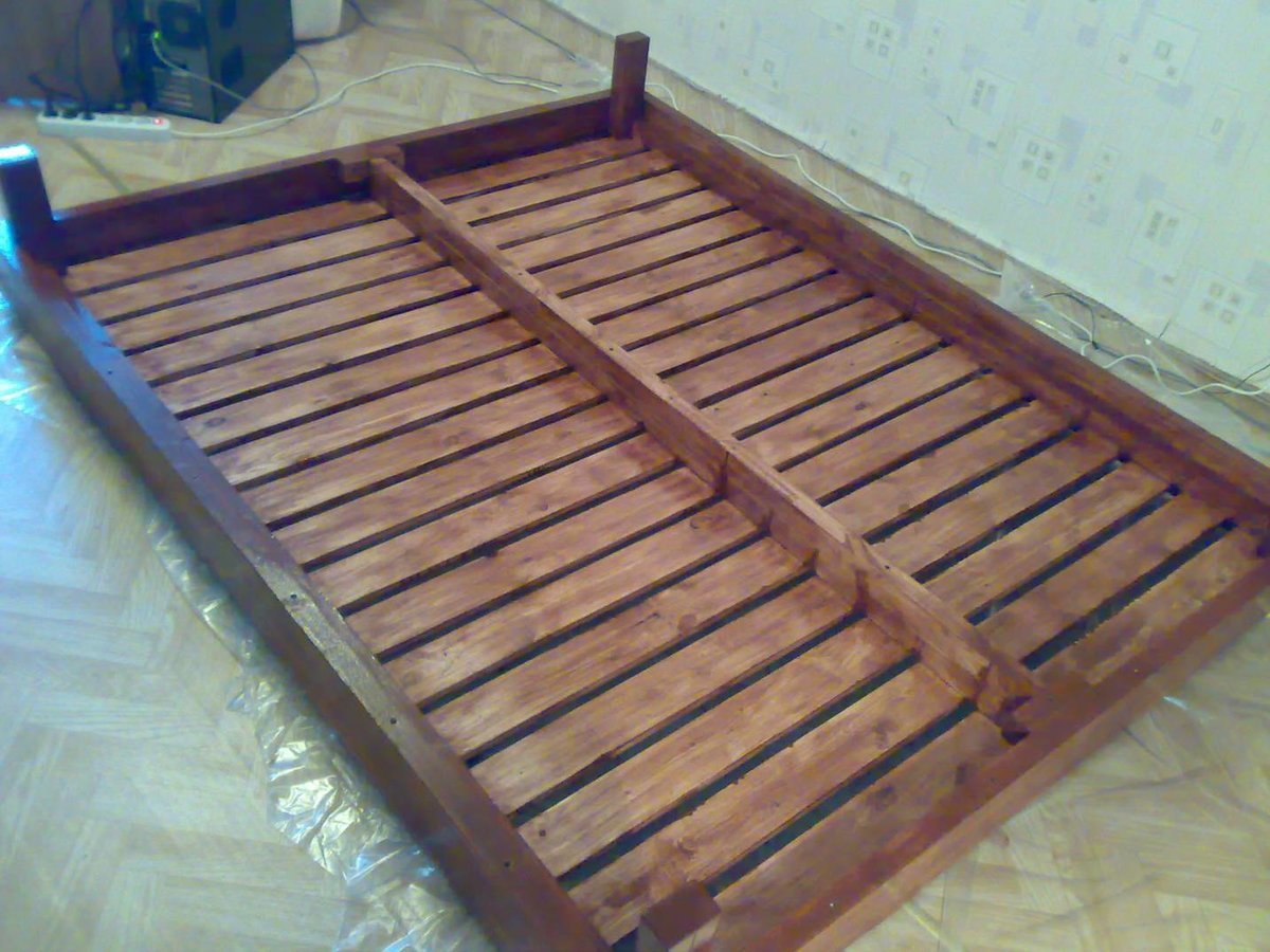 Кровать из досок