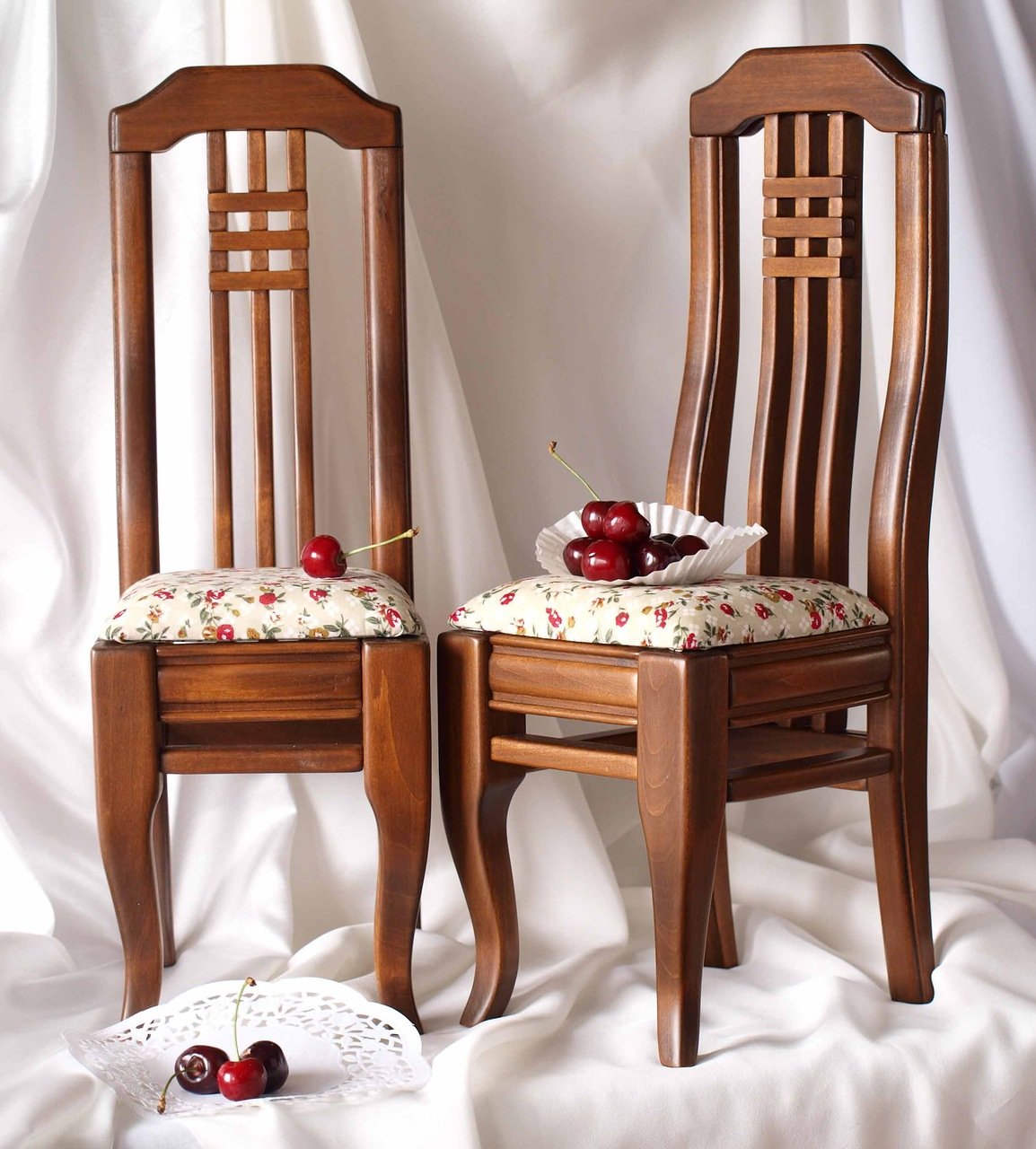 Красивые стулья из дерева