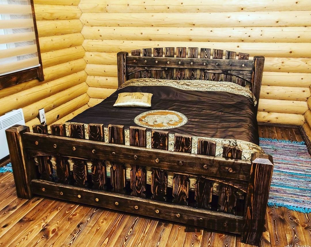 Кровать под старину из дерева