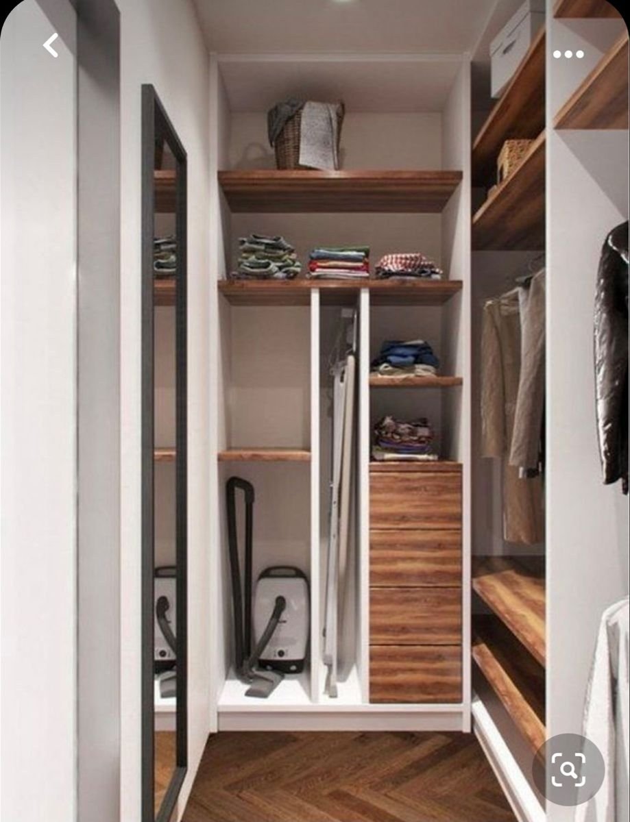 Маленький гардероб