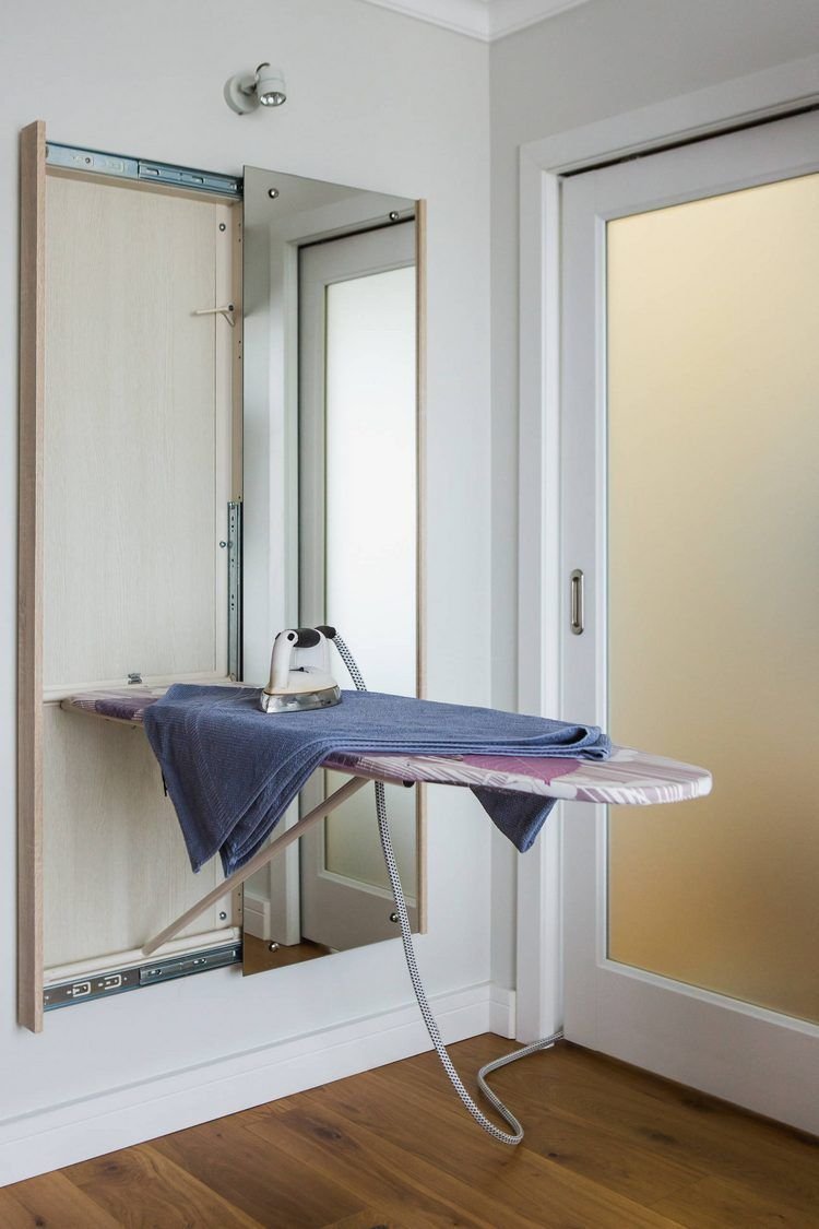 Складная гладильная доска на стену