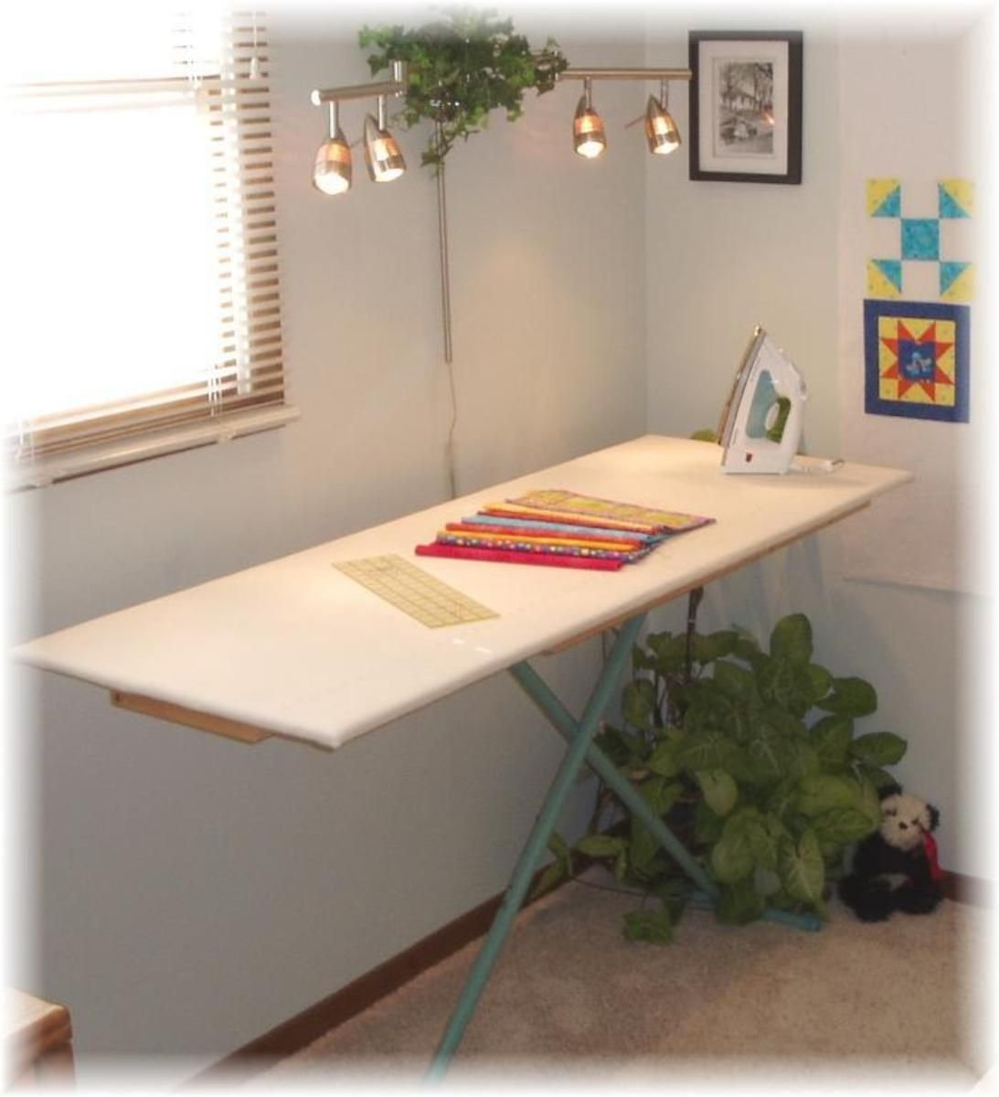 Стол для шитья с гладильной доской