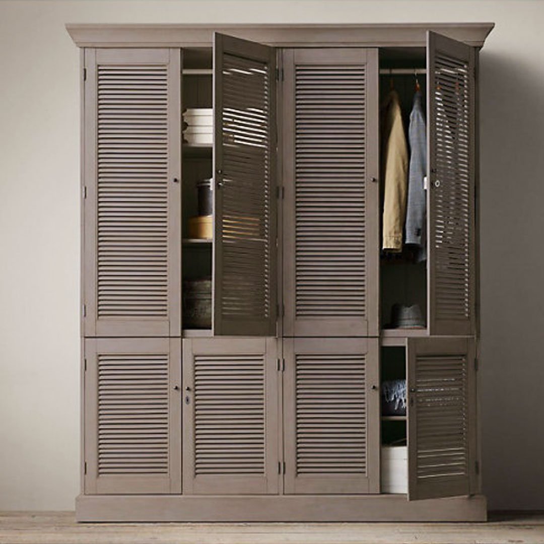 Шкаф из жалюзийных дверей