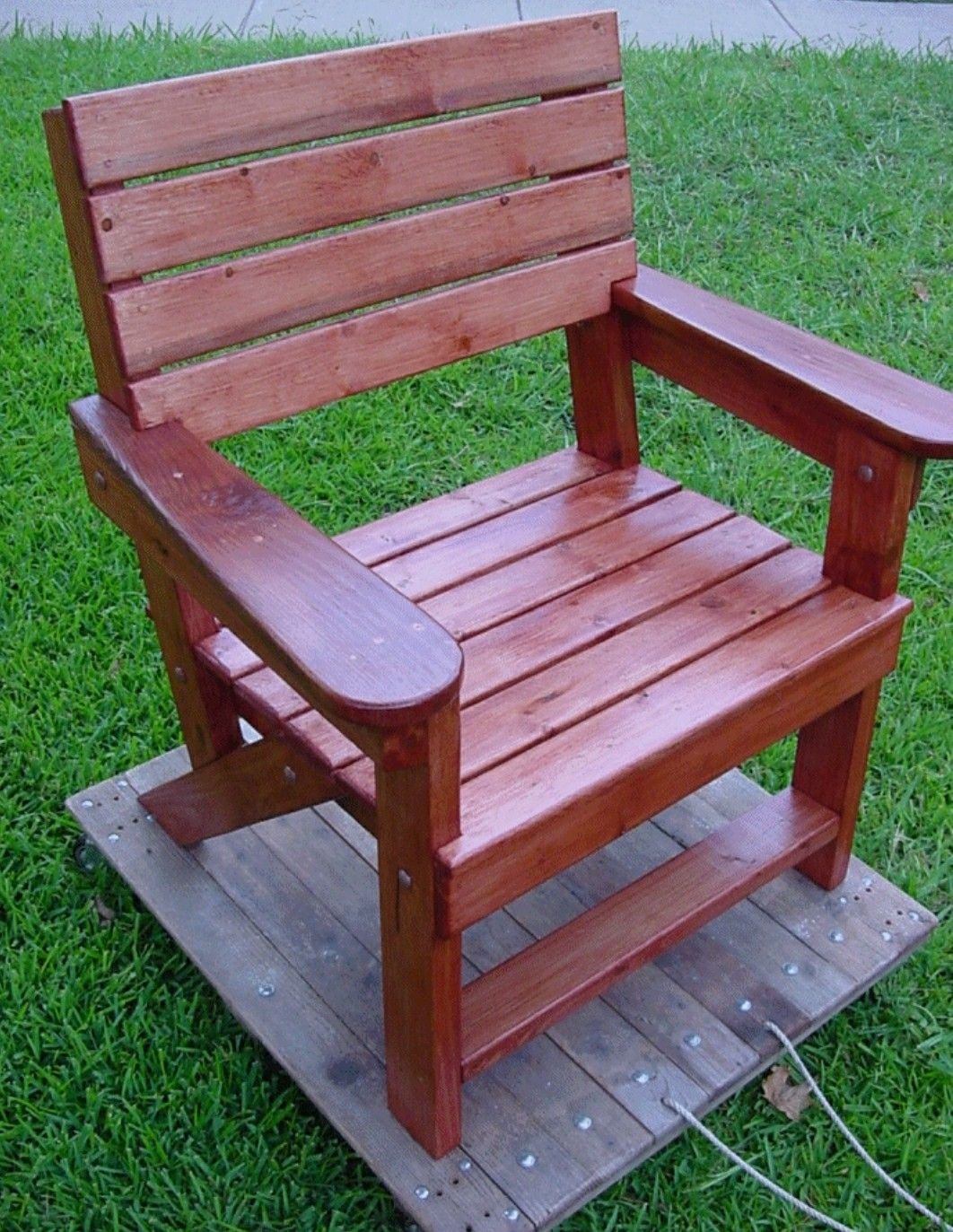 Кресло из дерева