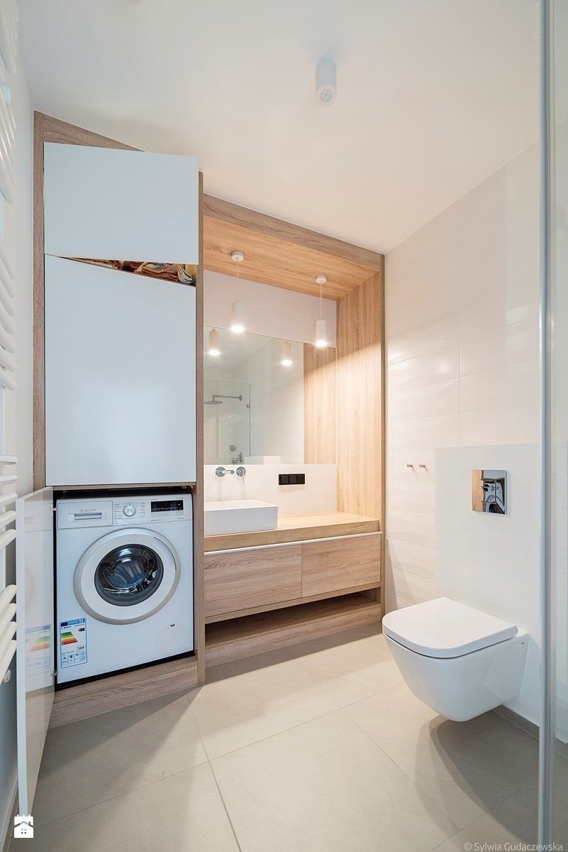 Ванная комната со стиральной и сушильной машиной