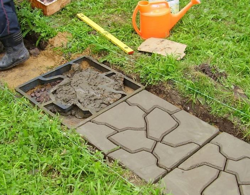 Садовая дорожка из плитки 30на30