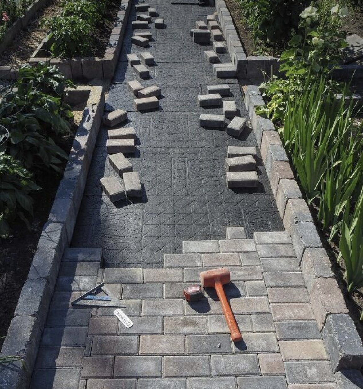 Плиты для садовых дорожек