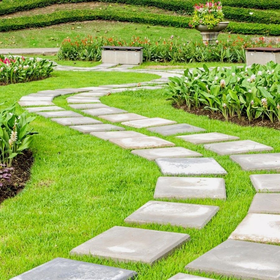 Тропинка на газоне