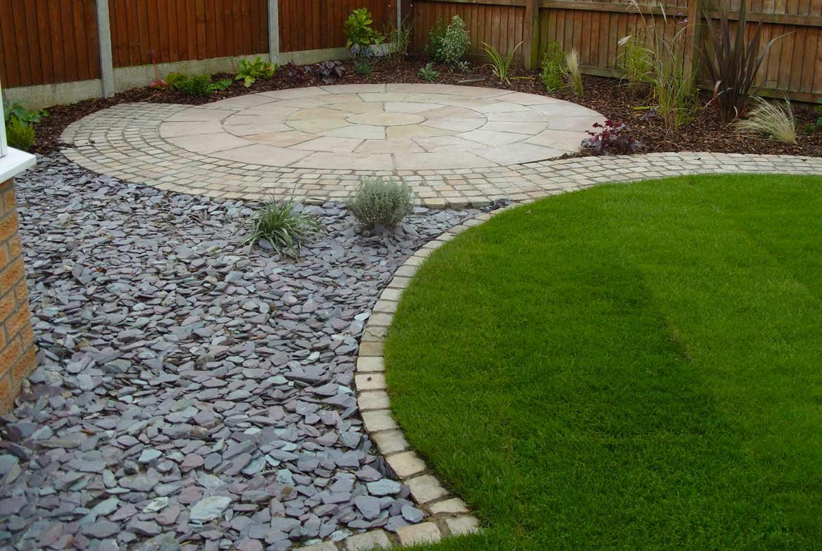 Круглая дорожка в саду