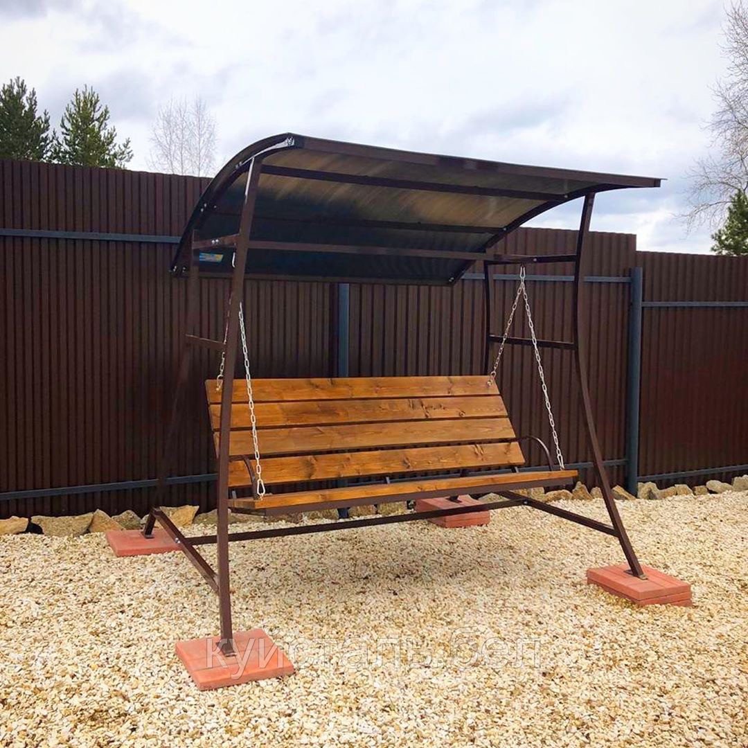 Качеля с крышей из поликарбоната