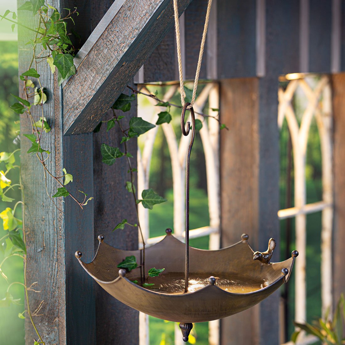 Кормушка для птиц металлическая