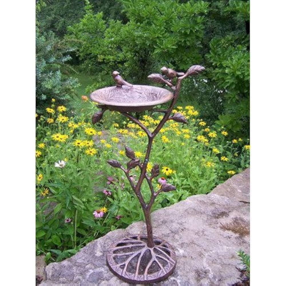 Купальня для птиц в саду