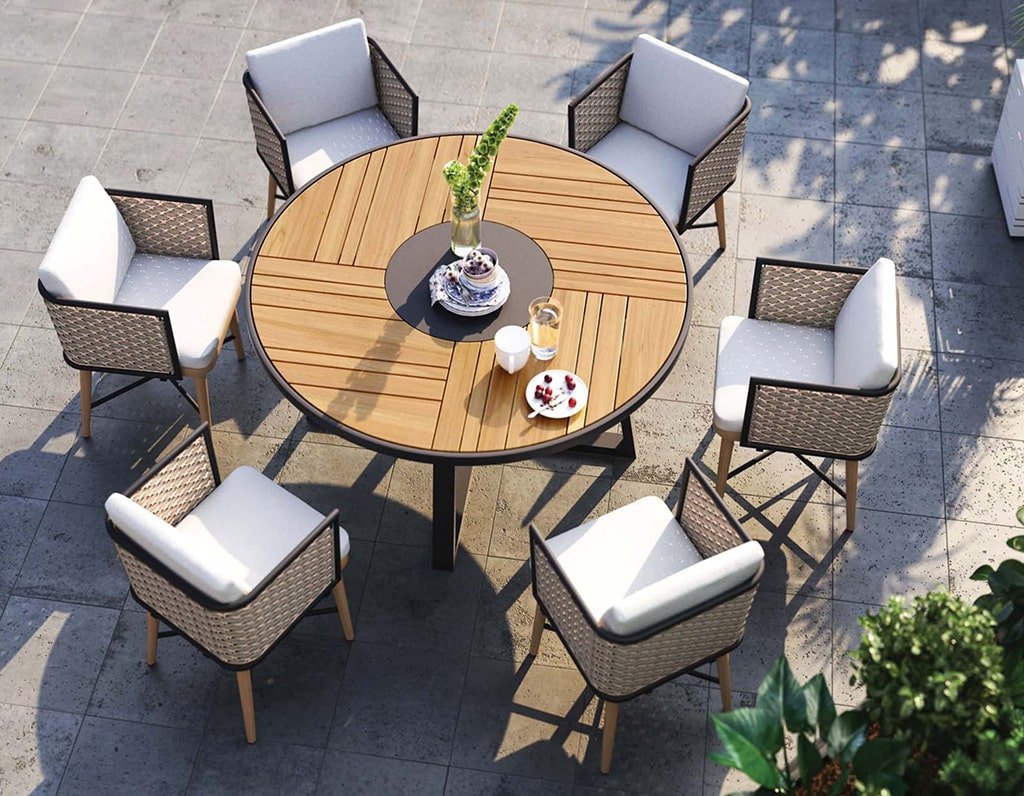 Круглый стол вид на природу