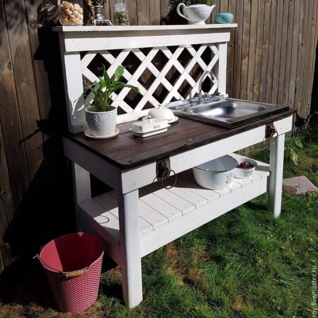 Стол с мойкой для дачи