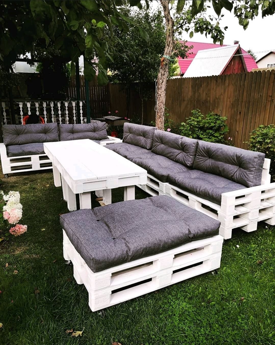 Диванчик из поддонов