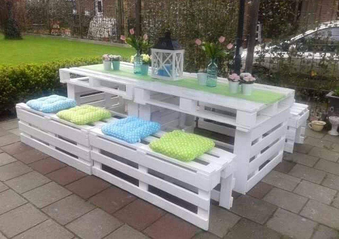 Мебель из поддонов в беседку