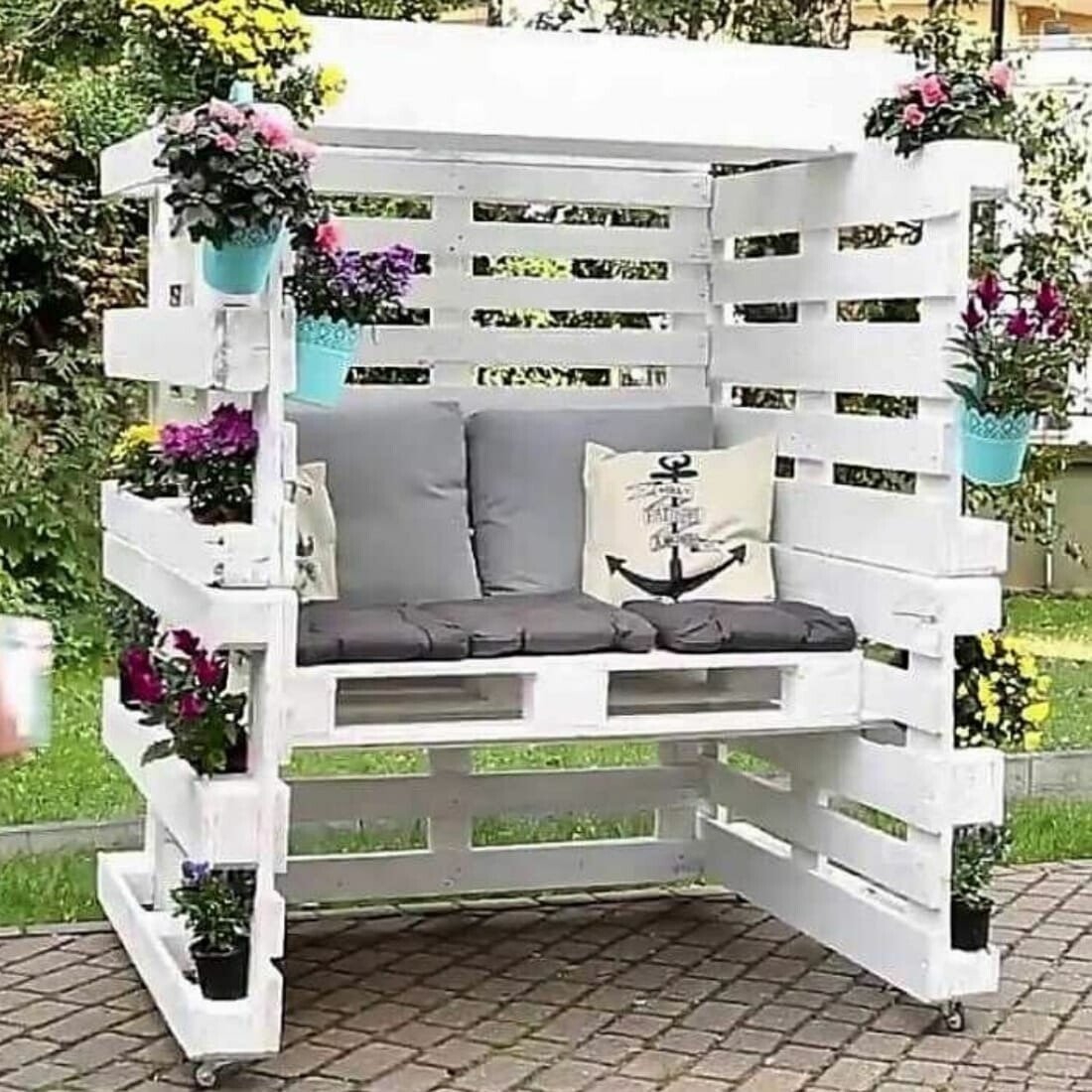 Скамейка из поддонов