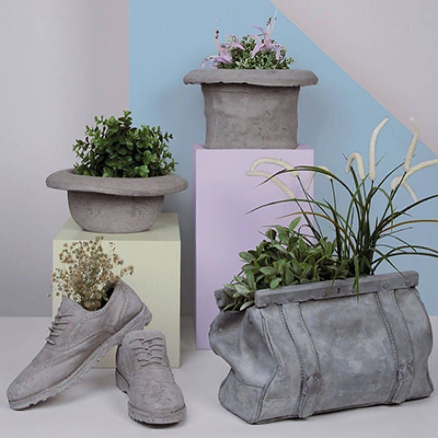 Кашпо из белого цемента м600