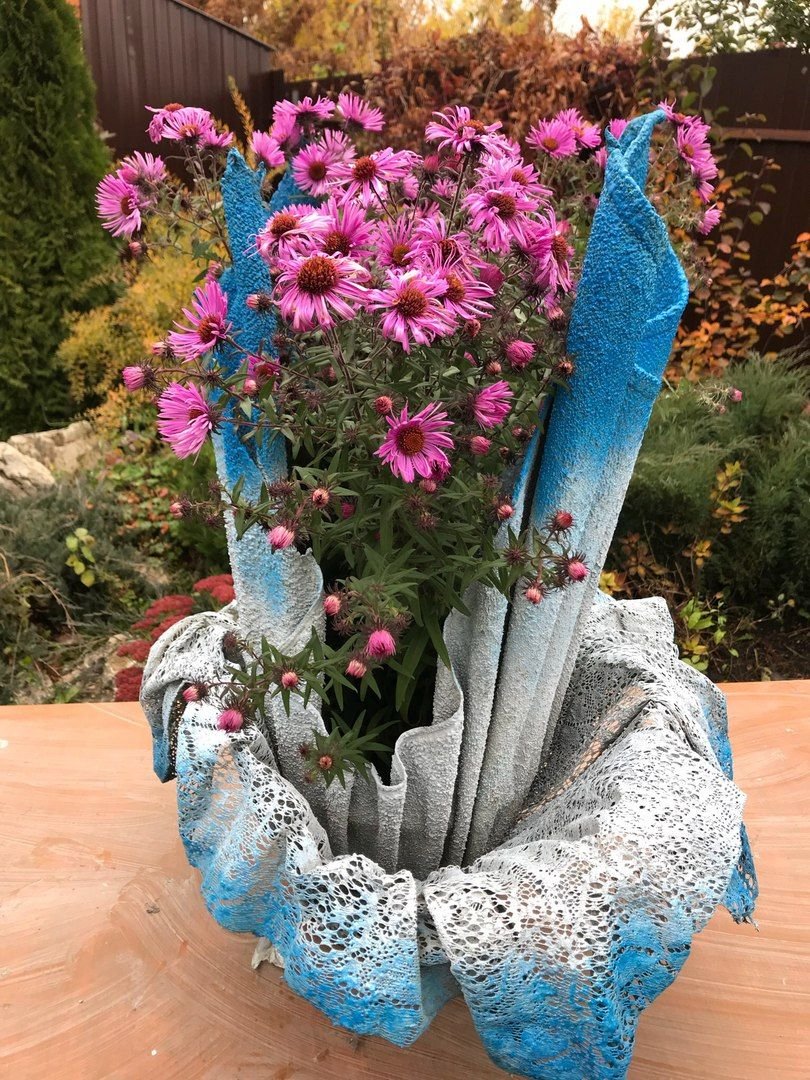 Ваза для сада из тряпки и цемента